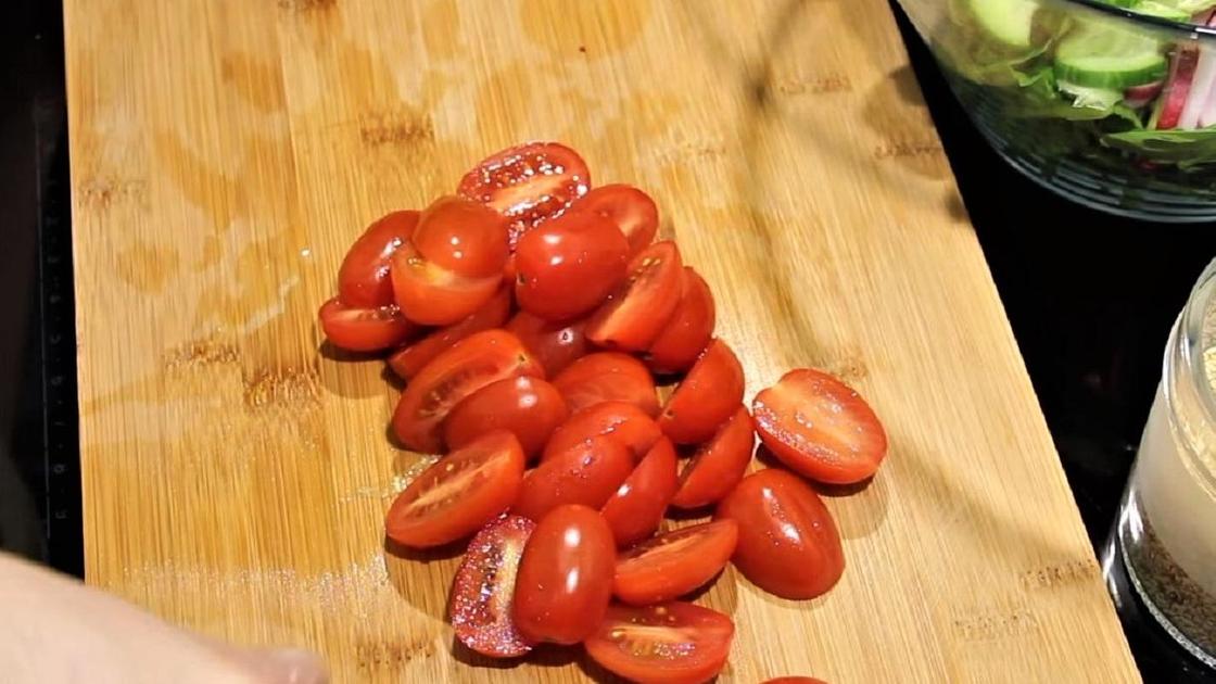 Нарезка помидоров черри
