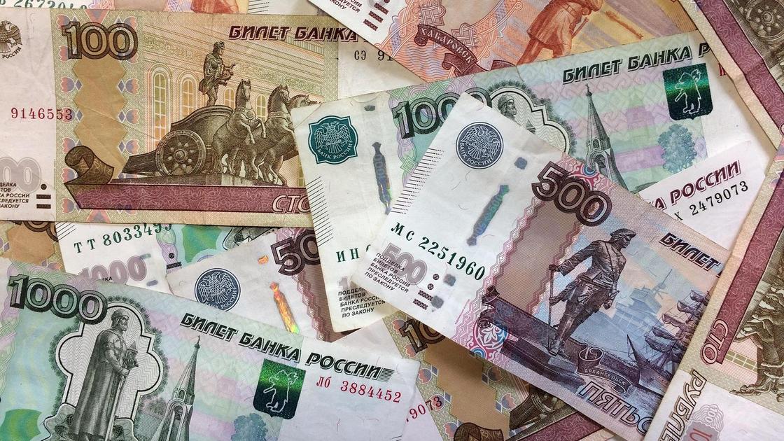 купюры по 100, 500, 1000 и 5000 рублей