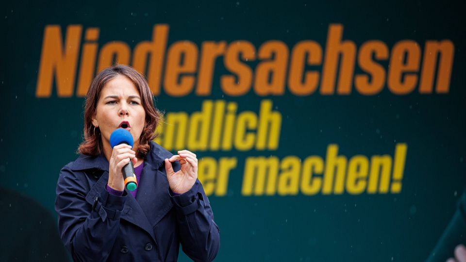 Außenministerin Baerbock in Niedersachsen: »Wir schauen hin, wir stehen an eurer Seite«