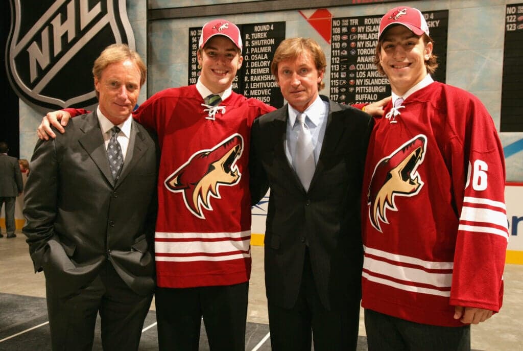 VANCOUVER, BC - JUNE 24:  (L-R) General Manager Michael Barnett, 29th overall pick Chris Summers, head coach Wayne Gretzky and 8th overall pick Peter Mueller, all of the Phoenix Coyotes pose together during the 2006 NHL Draft held at General Motors Place on June 24, 2006 in Vancouver, Canada.  (Photo by Jeff Vinnick/Getty Images)