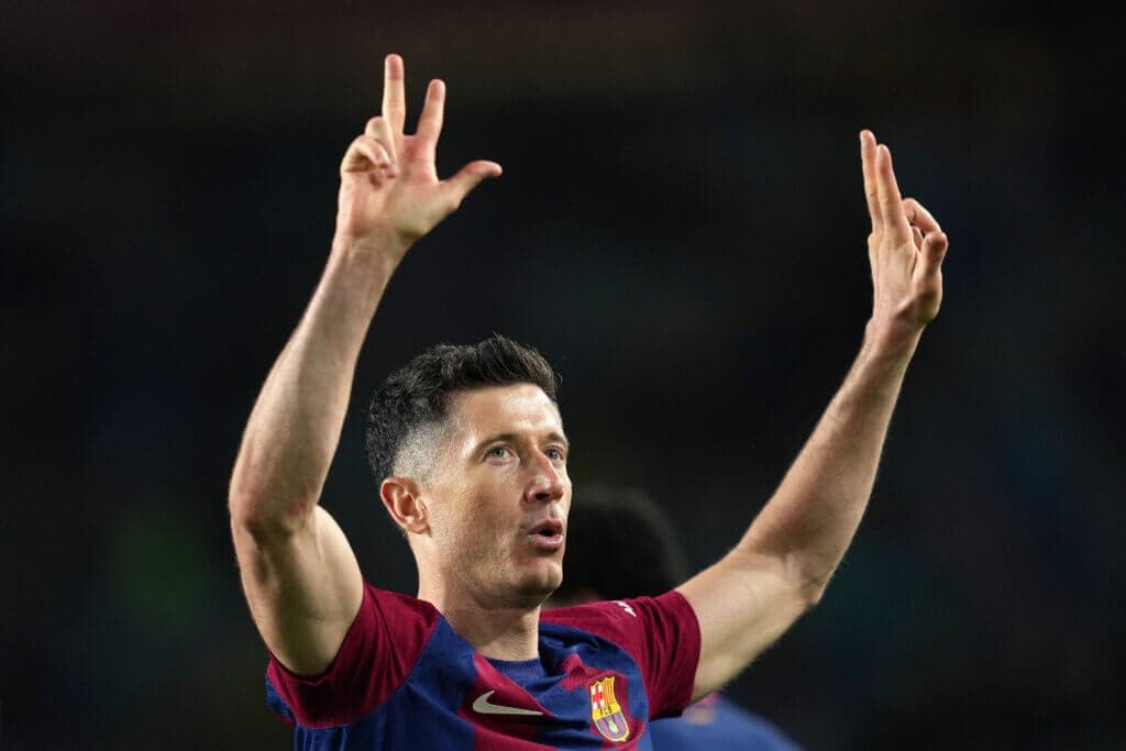 Barcelona's Lewandowski dilemma - and why planning without him is risky
