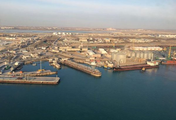 В порту Актау ведутся работы по строительству контейнерного хаба