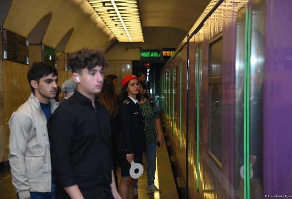 В Баку произошла задержка поезда - пассажиров высадили