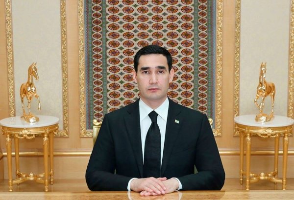Президент Туркменистана выразил соболезнования Владимиру Путину