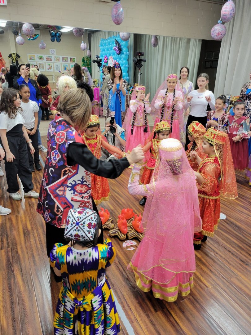 Нью-Йорк в красках азербайджанского Новруза - песни, танцы, сладости, картины (ФОТО)