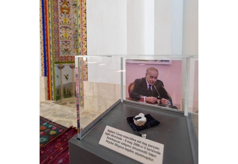 Кусок камня от Агдамской Джума-мечети, переданный великому лидеру Гейдару Алиеву 24 года назад, возвращен на место (ВИДЕО)