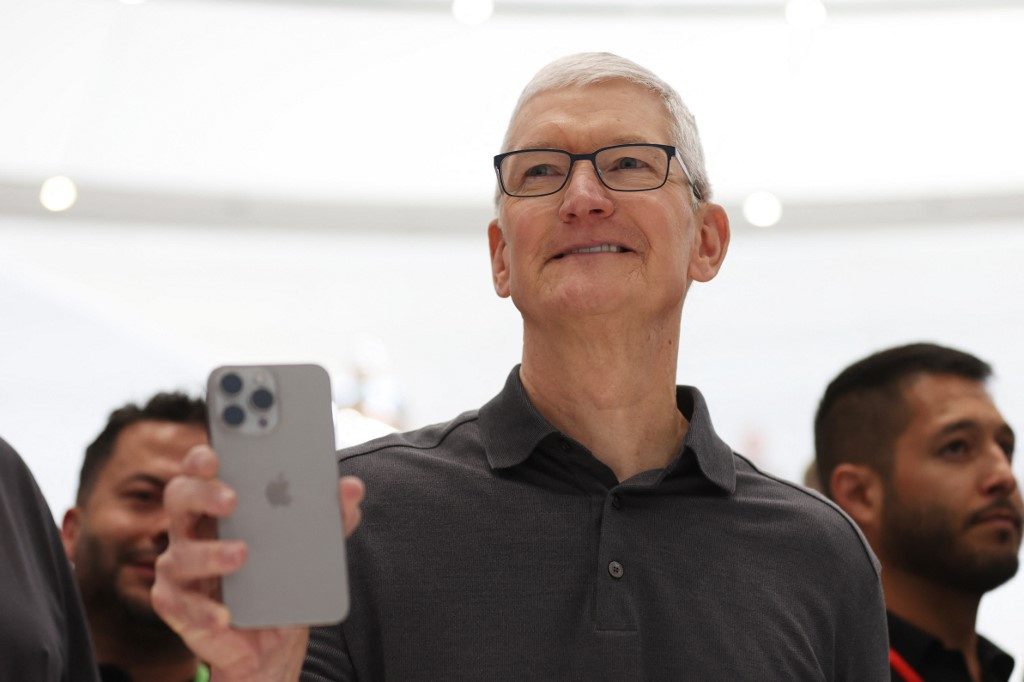 CUPERTINO, CALIFORNIA - SEPTEMBER 12: Apple CEO Tim Cook holds up a new iPhone 15 Pro during an Apple event on September 12, 2023 in Cupertino, California. Apple revealed its lineup of the latest iPhone 15 versions as well as other product upgrades during the event.   Justin Sullivan/Getty Images/AFP (Photo by JUSTIN SULLIVAN / GETTY IMAGES NORTH AMERICA / Getty Images via AFP)