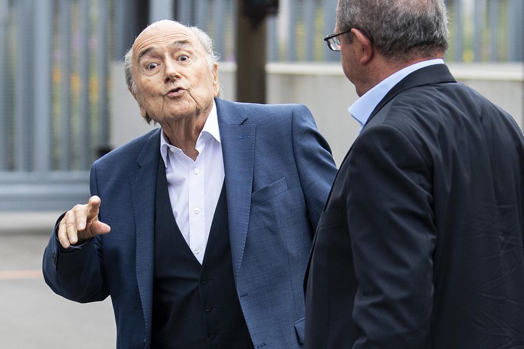 Sepp Blatter, heute 86 Jahre alt, hat die Anschuldigungen der Schweizer Strafverfolger stets von sich gewiesen. 