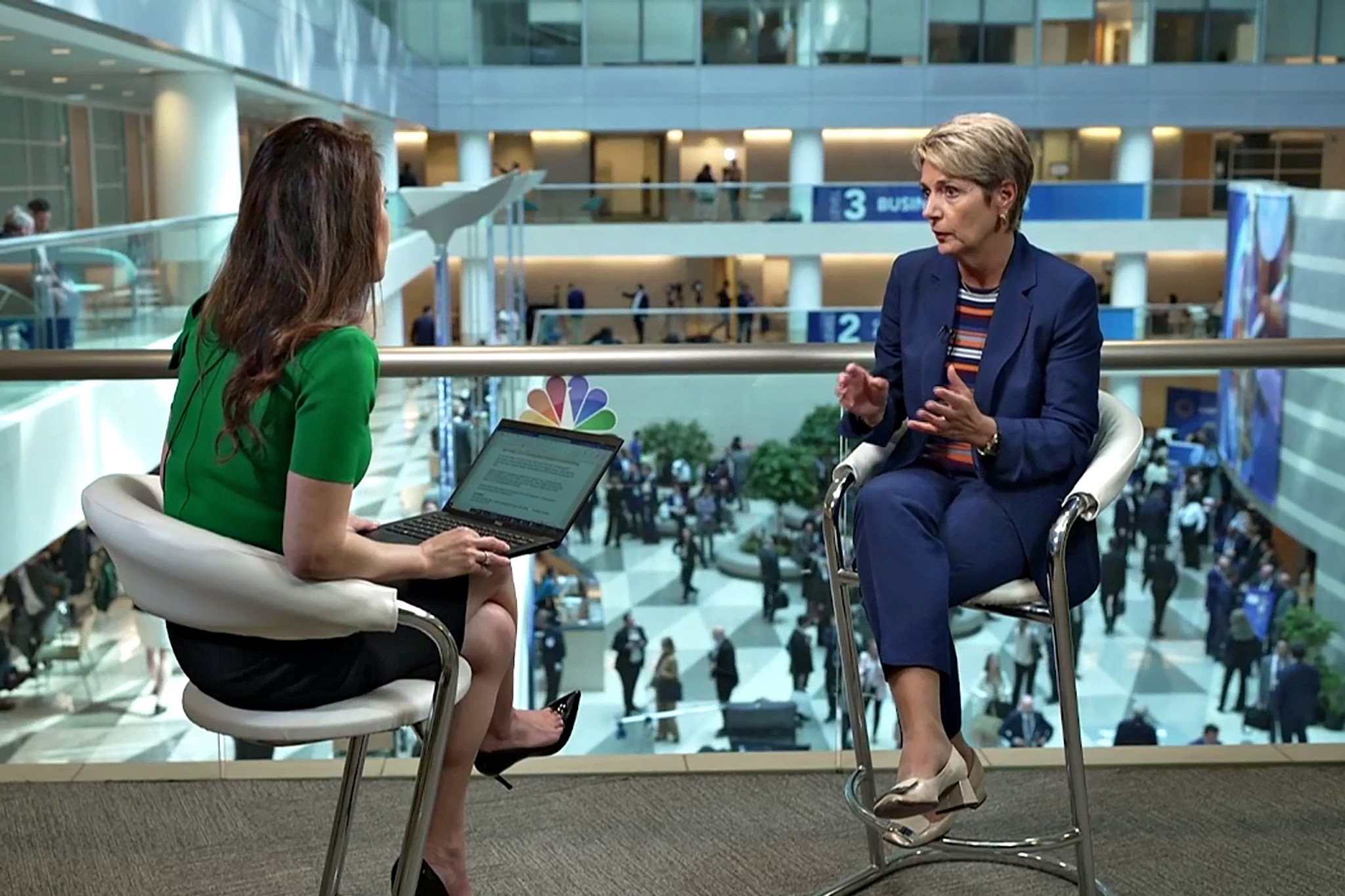 Screenshot aus dem TV-Interview von CNBC mit Karin Keller-Sutter in Washington. (19. April 2024)