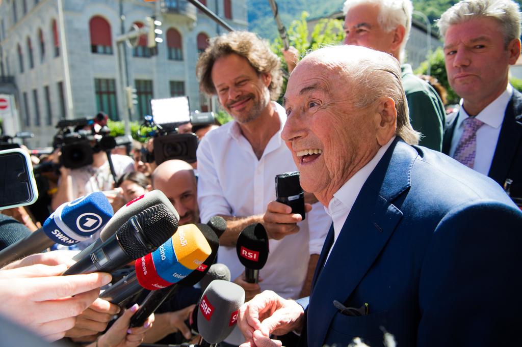 Der 86-jährige Sepp Blatter darf sich freuen: Er konnte am Freitag mittag als Freigesprochener das Bundesstrafgericht verlassen.  