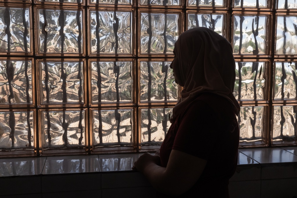 Hanan is a female patient at the WHO-supported Ibn Khaldoon Mental Health Hospital in rural Aleppo with severe post-traumatic stress disorder.