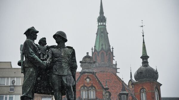 Памятник советско-польскому братству по оружию в центре города Легница
