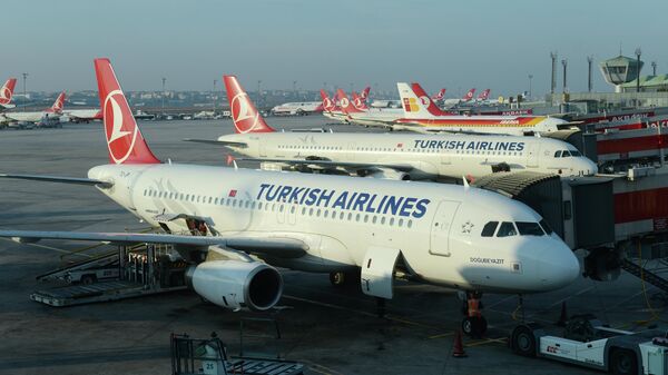 Самолеты Turkish Airlines в аэропорту в Стамбуле