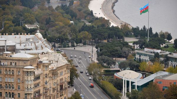 Вид на город со смотровой площадки в Баку
