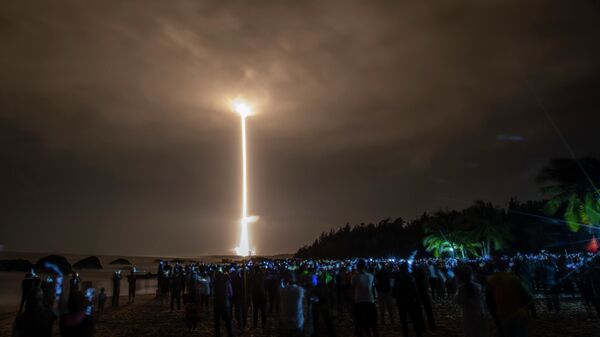 Ракета Long March 5 с китайским лунным зондом Chang'e-5 стартует из Космического центра Вэньчан на южном острове Хайнань в Китае