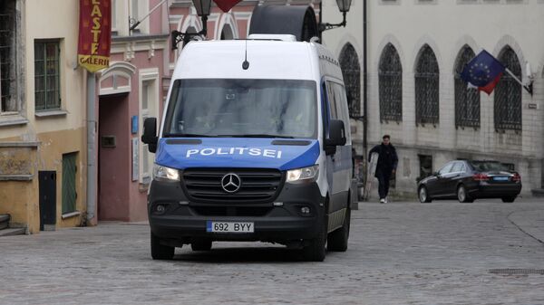 Полицейский автомобиль на улице Таллина