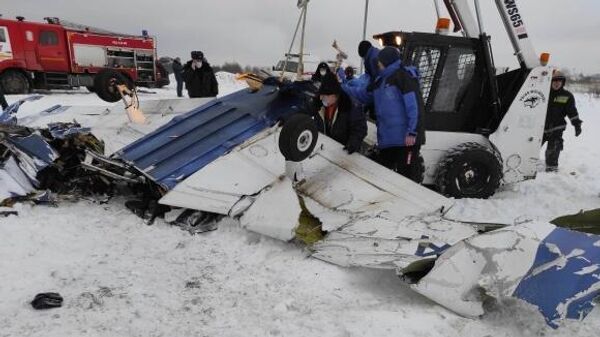 На месте падения легкомоторного самолета в Ленинградской области