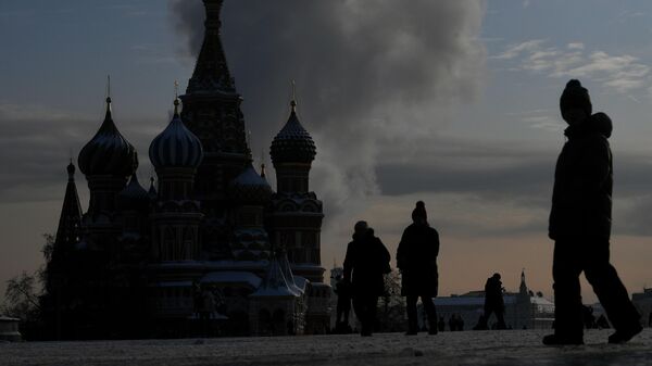 Прохожие на Красной площади в Москве