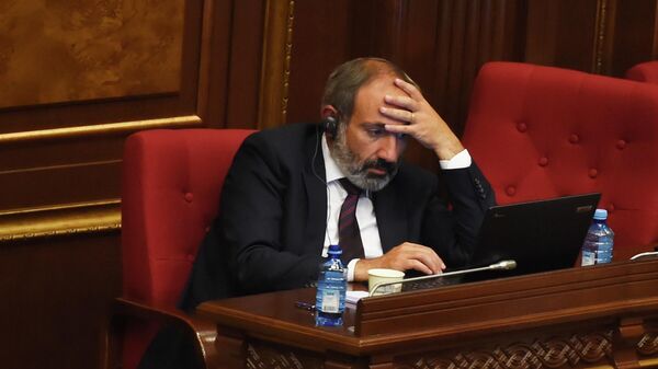  Никол Пашинян на заседании  в парламенте Армении