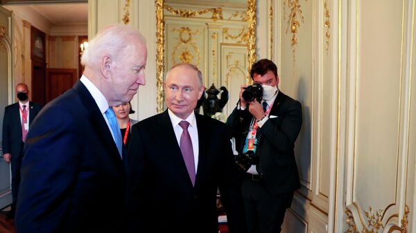  Президент РФ Владимир Путин и президент США Джо Байден перед началом российско-американских переговоров на вилле Ла Гранж в Женеве
