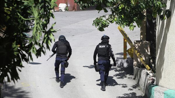 Полицейские у резиденции президента Гаити Жовенеля Моиза в Порт-о-Пренсе