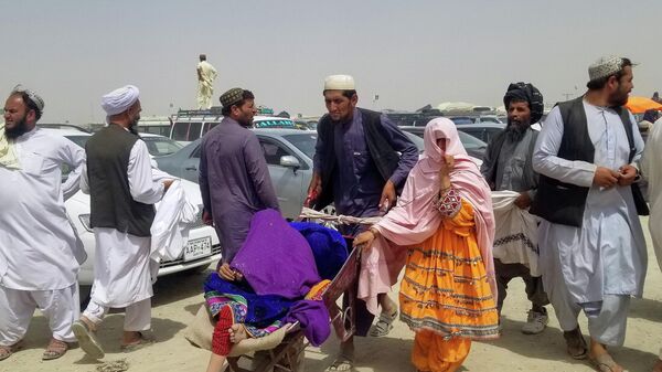 Прибывающие из Афганистана на пропускном пункте Ворота дружбы в городе Чаман, Пакистан