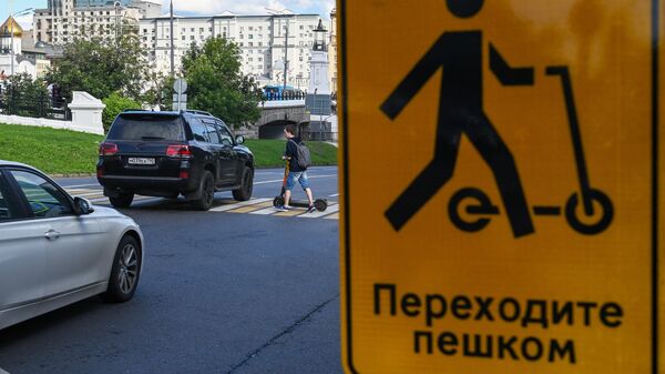 Дорожный знак для водителей самокатов в Москве
