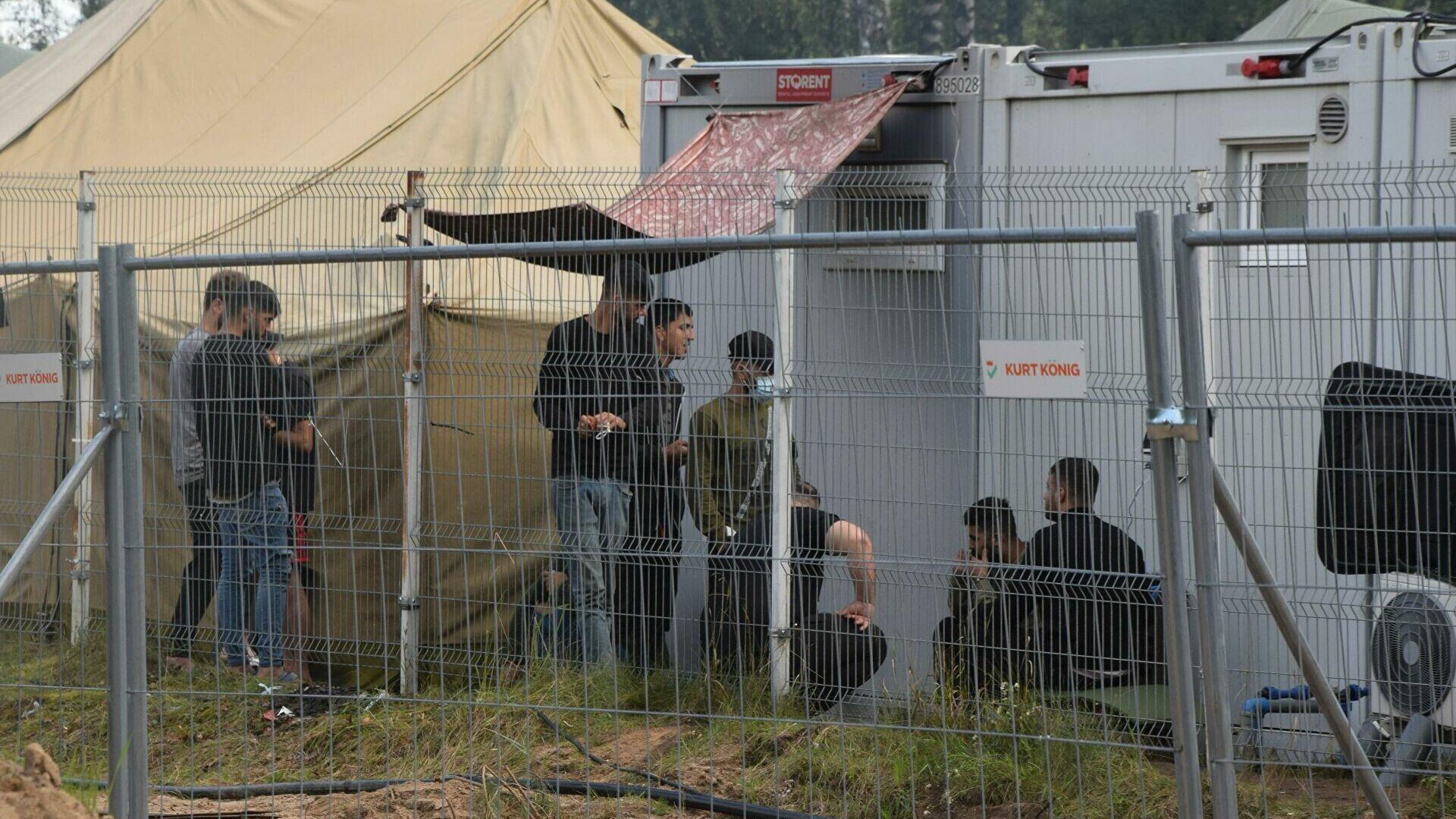 Нелегальные мигранты в лагере на границе Литвы и Белоруссии - РИА Новости, 1920, 08.11.2021