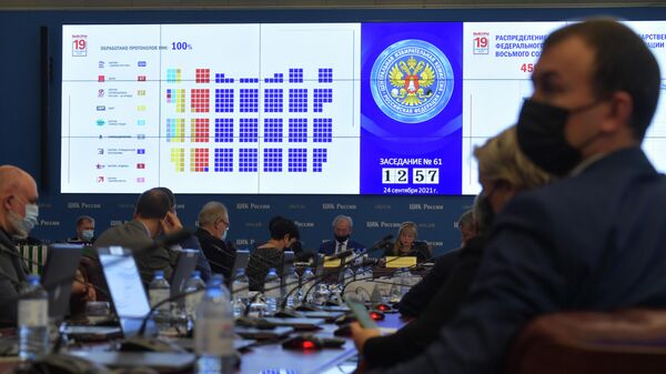 Экран в Центральной избирательной комиссии РФ с результатами выборов в Государственную Думу 