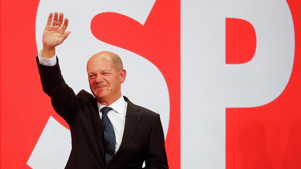 Лидер Социал-демократической партии (СДПГ) Олаф Шольц после объявления результатов экзит-поллов на выборах в Берлине, Германия