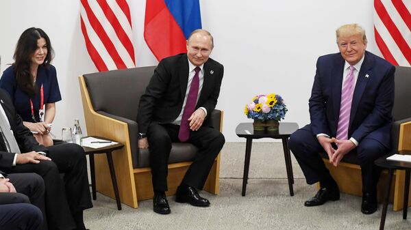 Президент РФ Владимир Путин и президент США Дональд Трамп во время встречи на полях саммита Группы двадцати в Осаке