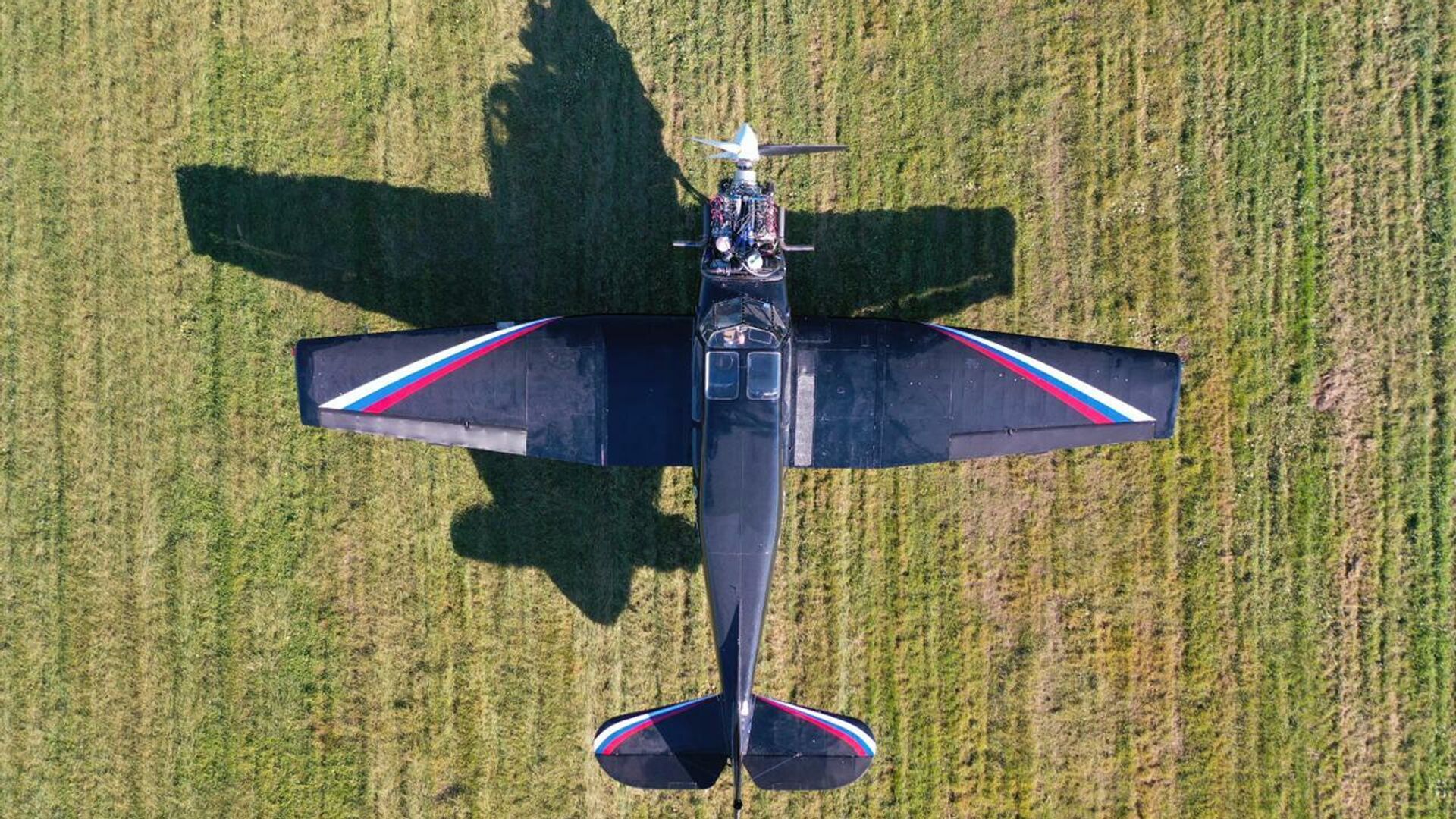 Самолет Як-18Т с авиационным двигателем АПД-500, созданным на основе двигателя от автомобилей серии Aurus - РИА Новости, 1920, 14.10.2021