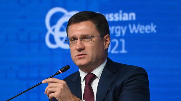 Заместитель председателя правительства РФ Александр Новак на пленарном заседании  в рамках Российской энергетической недели