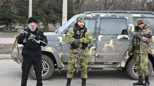 Добровольцы из Чеченской Республики на выезде из Мариуполя