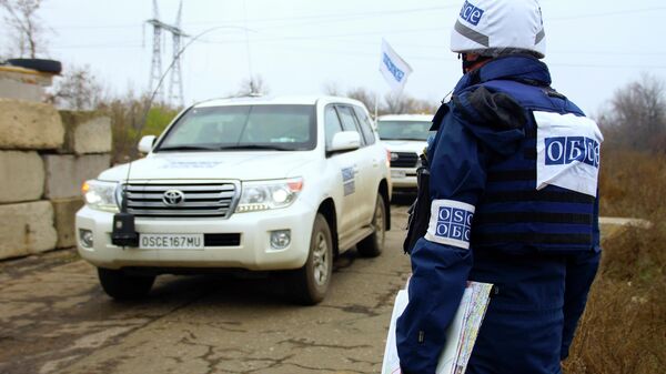 Наблюдатели ОБСЕ в поселке Золотое в Луганской области