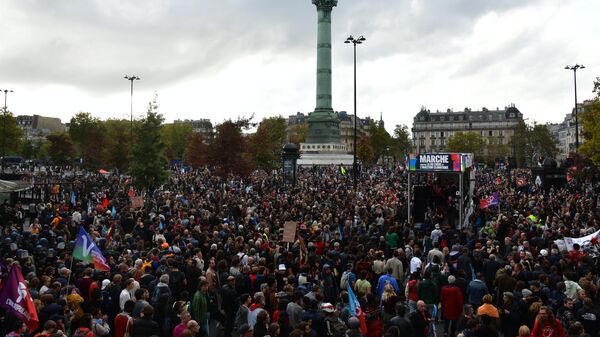 Участники акции протеста в Париже