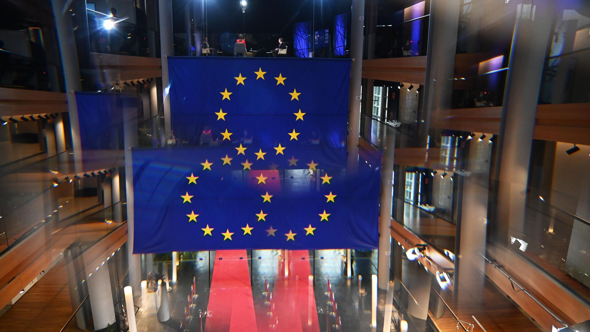 Флаги с символикой Евросоюза в здании Европарламента в Страсбурге - РИА Новости, 1920, 13.02.2024