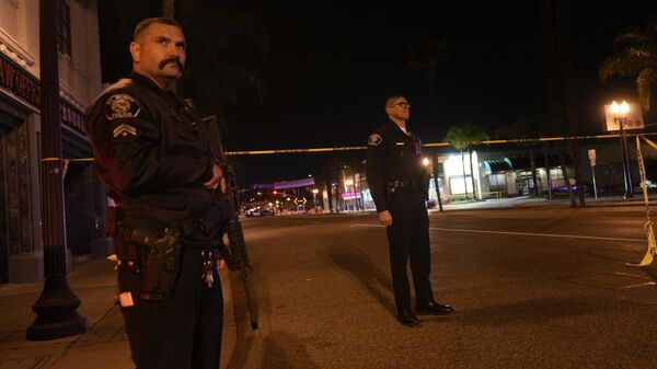 Полиция на месте стрельбы в Монтерей-парке, штат Калифорния