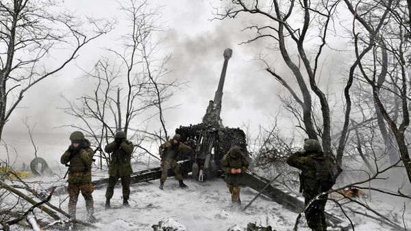 Артиллеристы российских войск ведут огонь по позициям ВСУ 