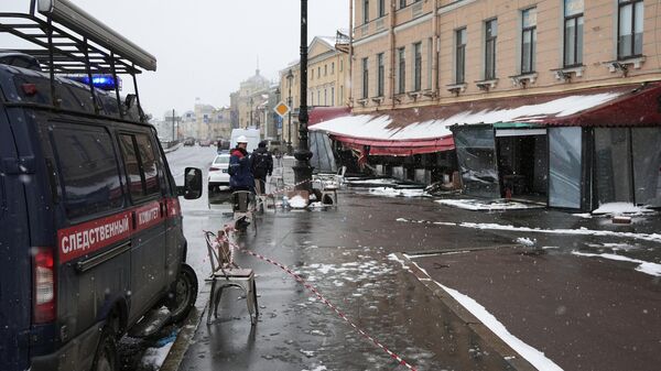 Место взрыва в кафе на Университетской набережной в Санкт-Петербурге