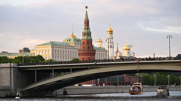 Водовзводная башня Московского Кремля и Большой Кремлевский дворец