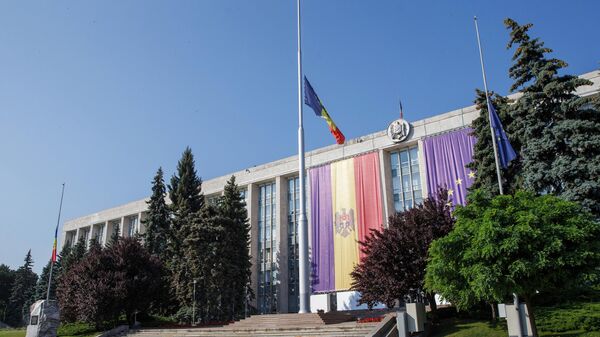 Фасад здания правительства республики Молдова в Кишиневе