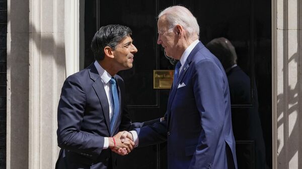 Премьер-министр Великобритании Риши Сунак и президент США Джо Байден во время встречи в Лондоне