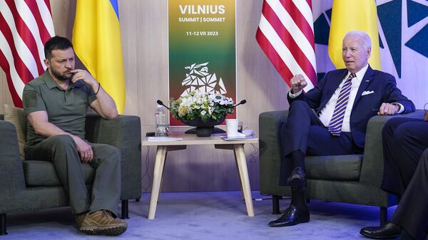 Президент Украины Владимир Зеленский и президент США Джо Байден во время встречи на полях саммита НАТО в Вильнюсе