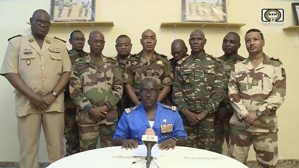 Нигерские военные выступают по национальному телевидению. Кадр видео