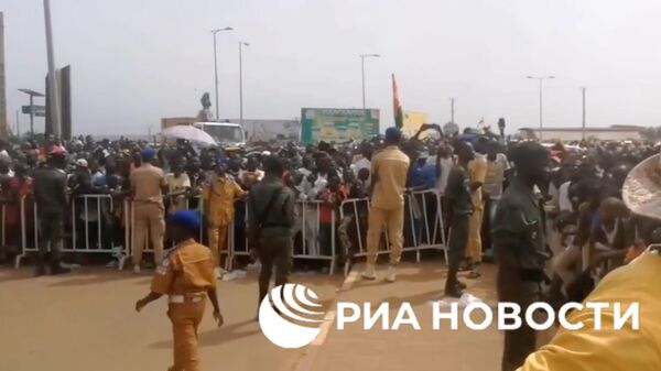 Митинг у французской военной базы в Нигере с требованием вывода французских солдат из страны