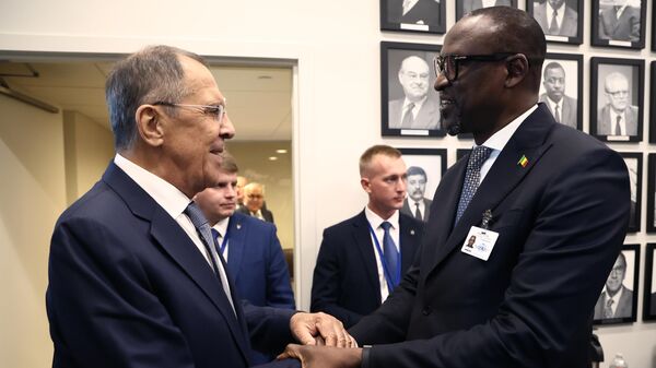 Министр иностранных дел РФ Сергей Лавров и министр иностранных дел Мали Абдулайе Диоп перед началом встречи в штаб-квартире ООН в Нью-Йорке