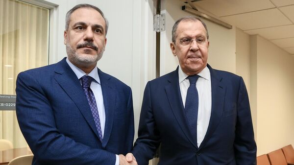Министр иностранных дел РФ Сергей Лавров и министр иностранных дел Турции Хакан Фидан 