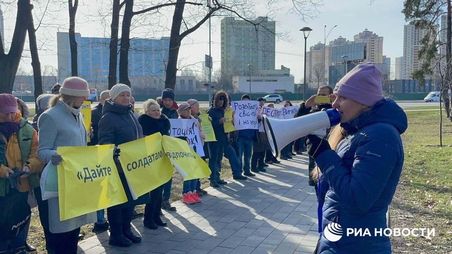 Акция протеста против условий мобилизации у здания одного из военкоматов в Киеве  - РИА Новости, 1920, 07.03.2024