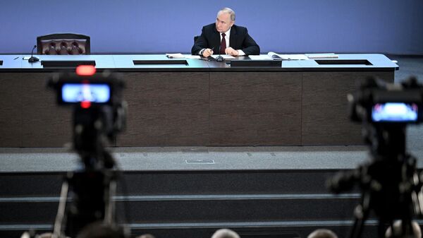 Президент РФ Владимир Путин принимает участие в ежегодном расширенном заседании коллегии МВД